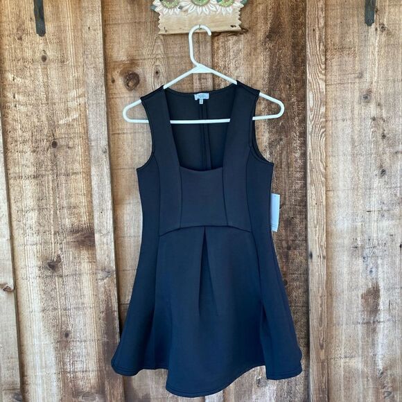 Tobi Sleeveless Square Neck Black Pleated Pocket Mini Skater Dress - Picture 2 of 7